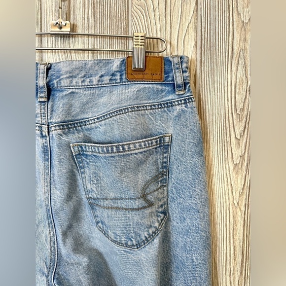 AMERICAN EAGLE MOM Jeans Size 4 Distressed Knees Summer Denim Light Wash - Picture 6 of 9